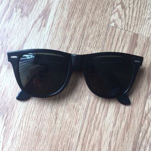 Ray-Ban • Wayfarer Sunglasses
